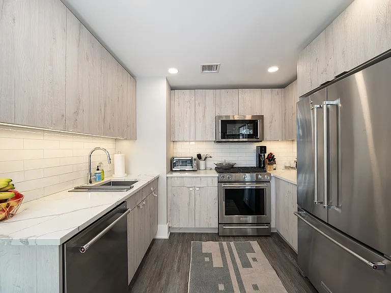 77 Madison St #3 — Photo 2