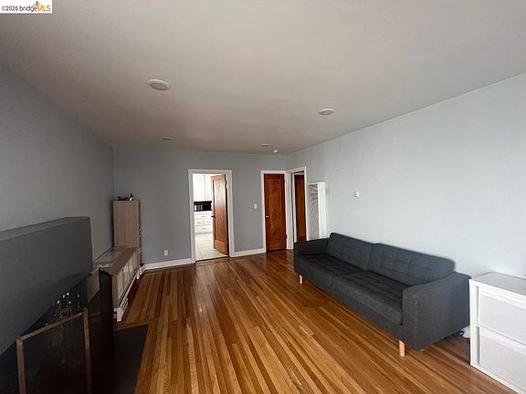 3rd image of 2554 Virginia St