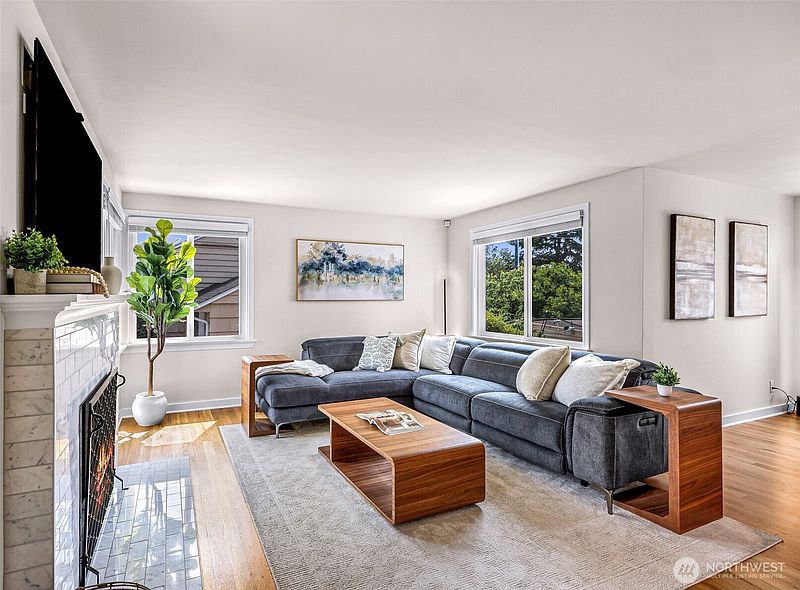 4th image of 5717 59th Avenue NE