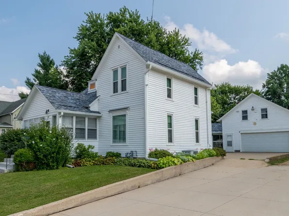 109 W Main St, Mount Morris, IL 61054