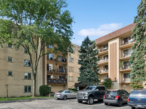 6455 W Belle Plaine Ave APT 208, Chicago, IL 60634
