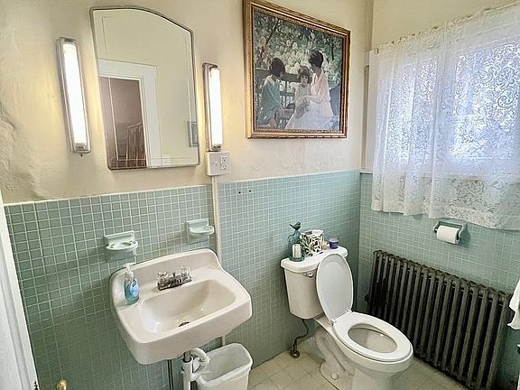3rd image of 135-137 W Linn St #135