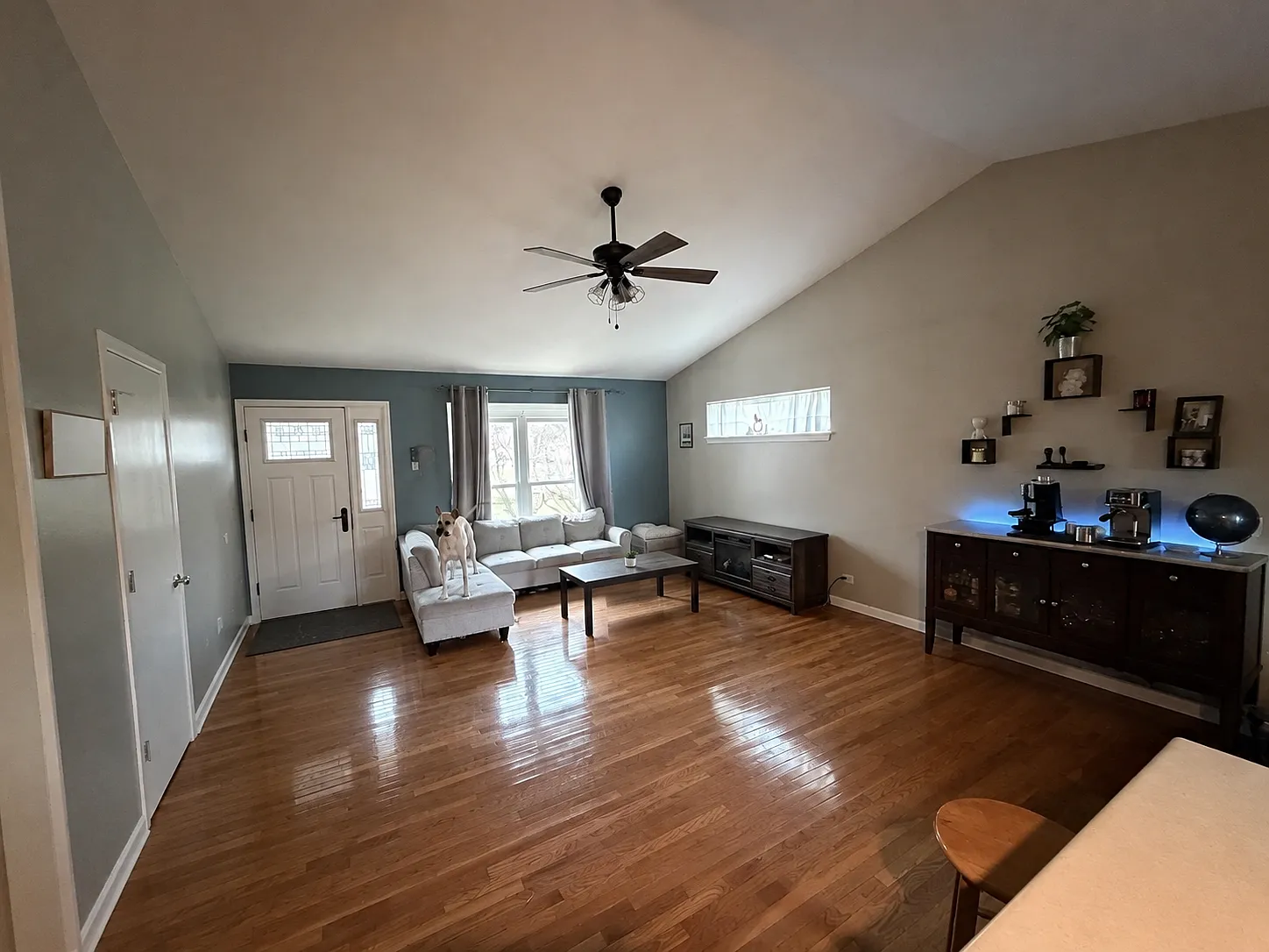 4 bed, 2400 sqft, $3,000 — Photo 4
