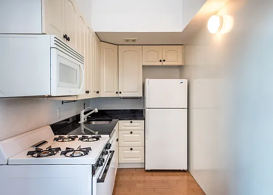 Rented by Nooklyn NYC LLC | media 18
