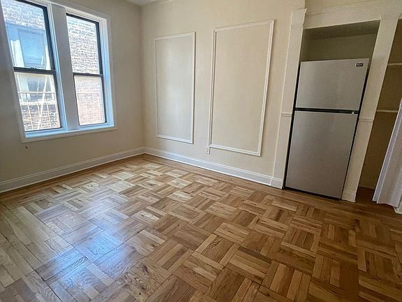 3rd image of 1049 Boynton Ave APT 4B
