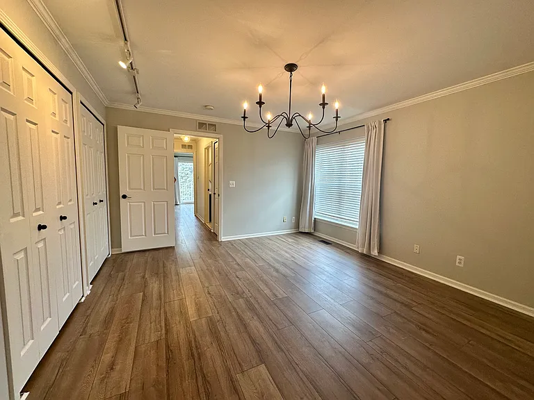 4033 Berkshire Dr — Photo 11