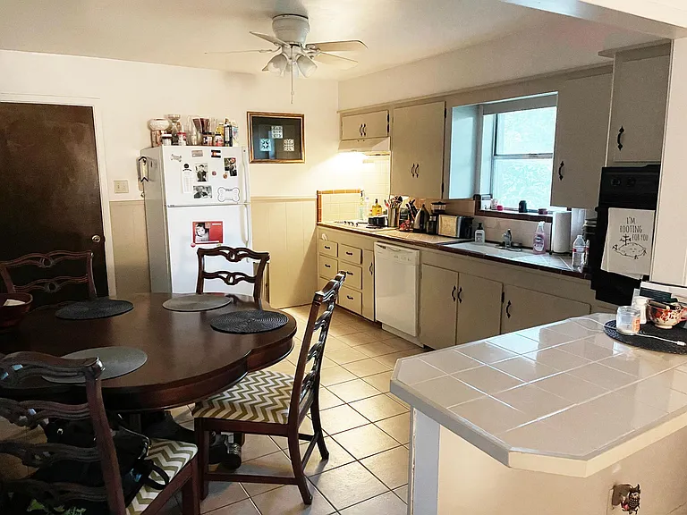 503 Lake Dr — Photo 7