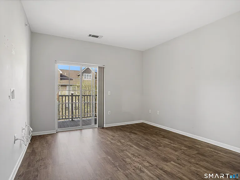 35 W Broad St #404 — Photo 12