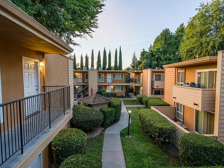 Villas at Greenhaven — Photo 9