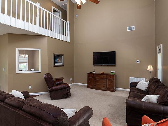 4th image of 212 Timber Ln