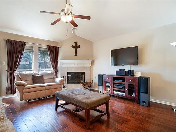 3rd image of 1424 Stella Dr