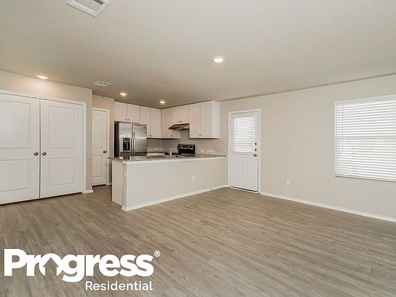 5th image of 102 Pasadena Pl