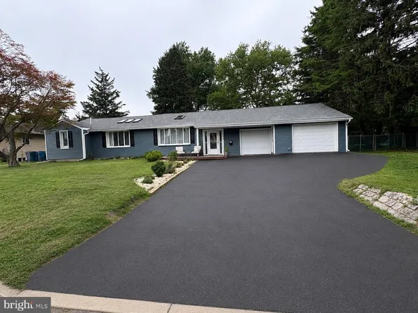 360 E Stafford Ave, Laurel Springs, NJ 08021