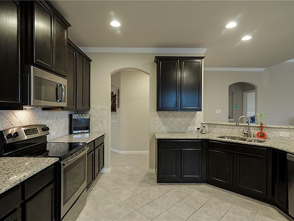 3rd image of 1301 Palestine Dr