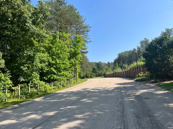 3540 Meadowood Trail Dr SE, Grand Rapids, MI 49546