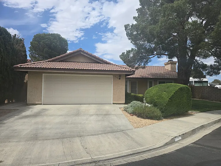 418 Mount Baldy Cir — Photo 2