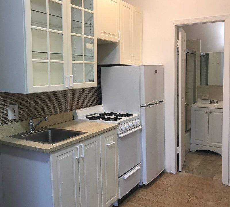 1st image of 313 E 60th St APT 1B