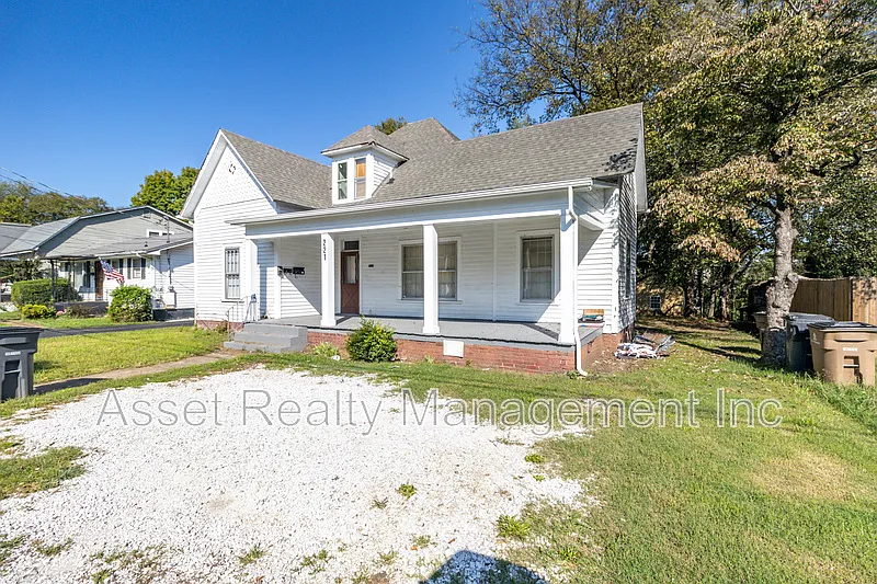 221 Hawthorne Ave #3