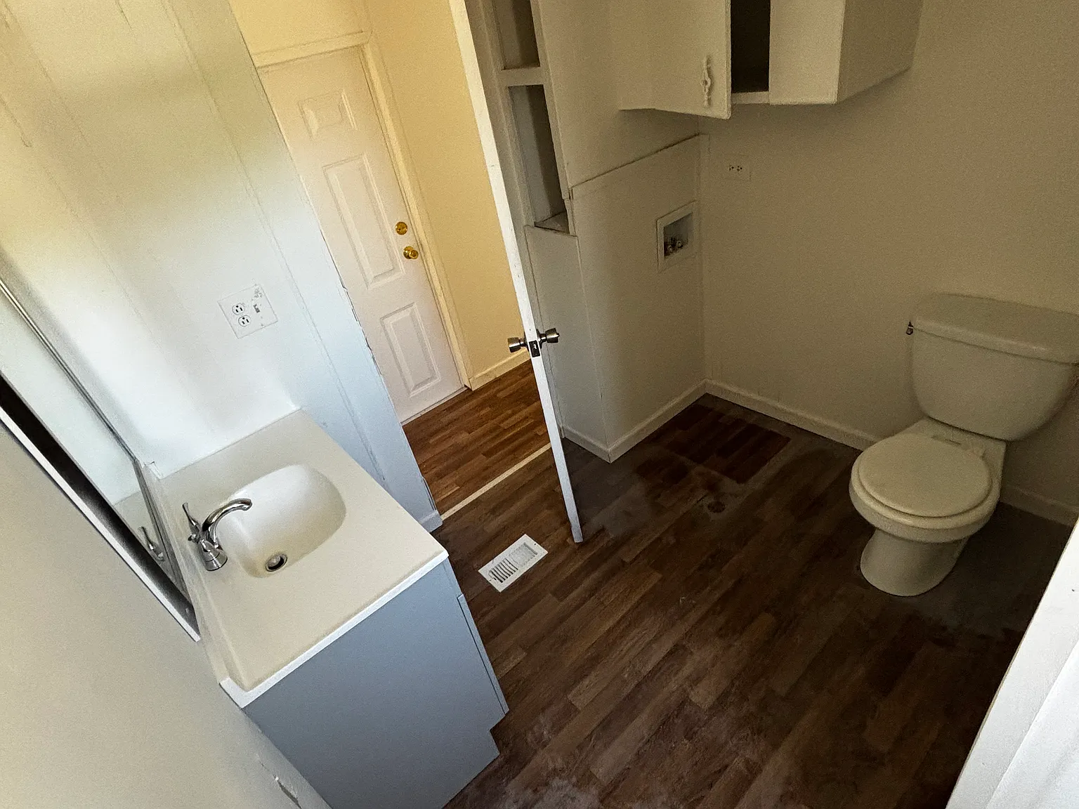 3 bed, 1.5 bath, 780 sqft, $1,000 — Photo 3