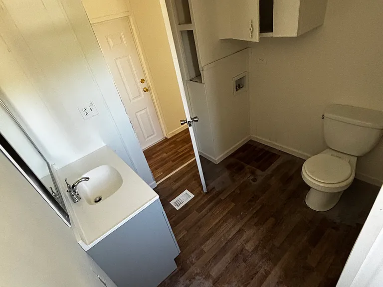 111 Corman Cir — Photo 3