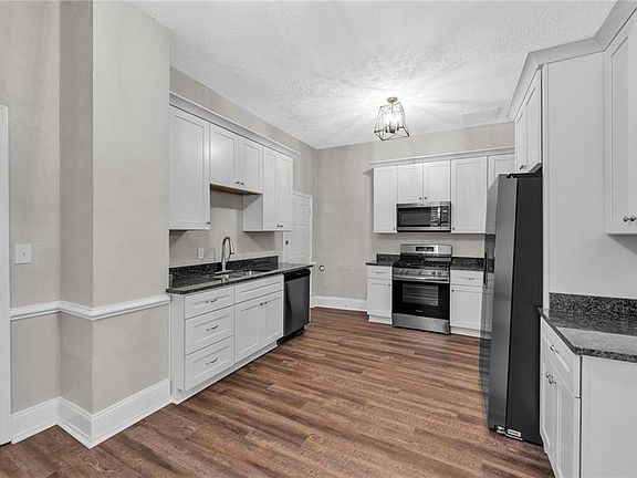 3rd image of 629 27th St