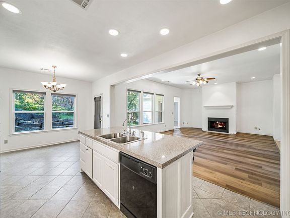 5th image of 1386 Woodbriar Ln