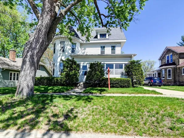 315 W Emmett St, Portage, WI 53901