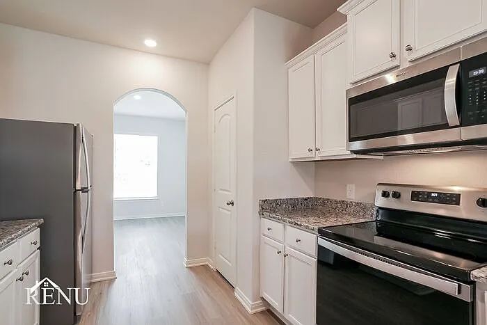 3 bed, 2.0 bath, 1570 sqft, $1,759 — Photo 3