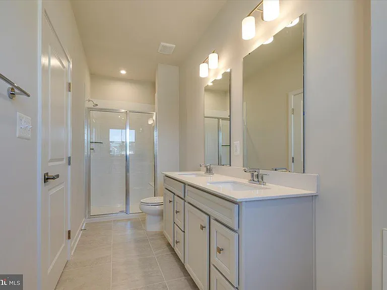 9390 Tanfield Dr — Photo 42