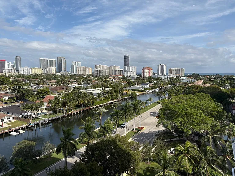 3600 Yacht Club Dr #1001 — Photo 3