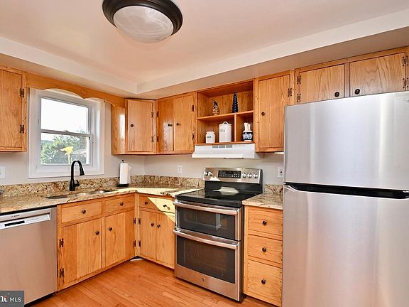 5th image of 4546 Garbo Ct