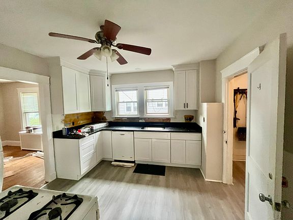 3rd image of 129 Cottage St #1