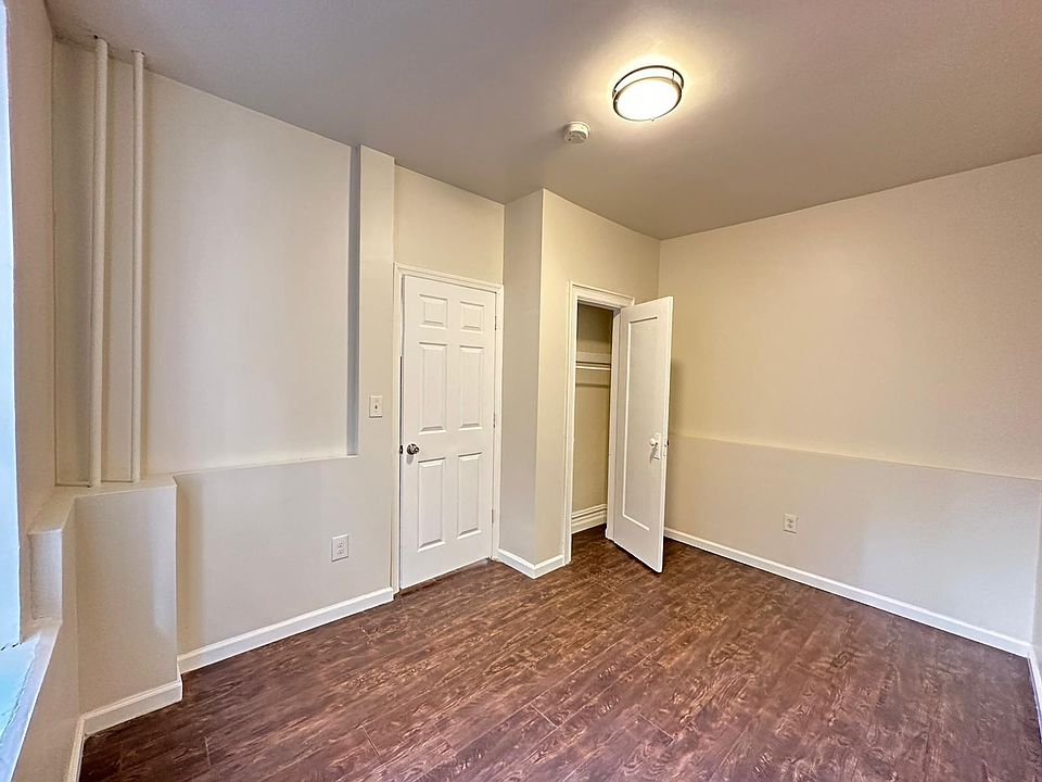 2nd image of 968 Summit Ave #23B