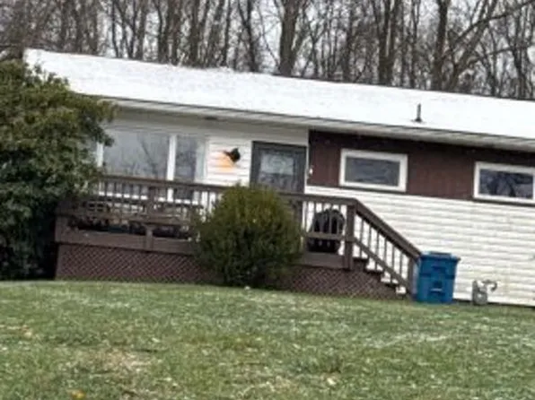 850 Melody Ln, New Castle, PA 16101