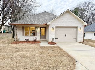 708 Robindale Dr, Tupelo, MS 38801