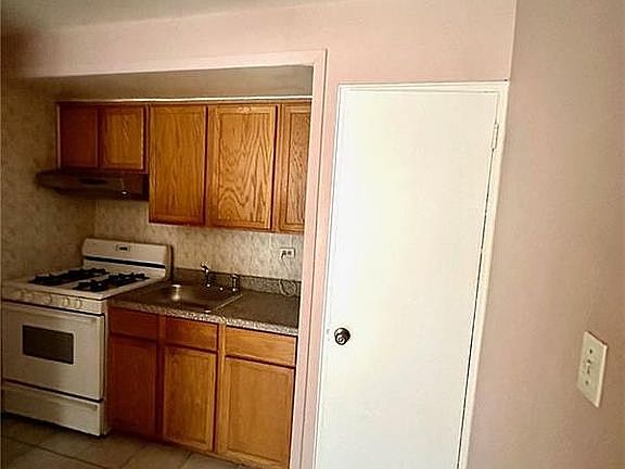 5th image of 1720 E 13th St APT 1C