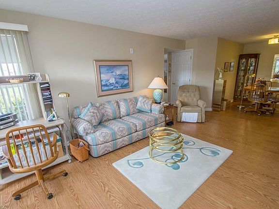 5th image of 23003 Chandlers Ln APT 223