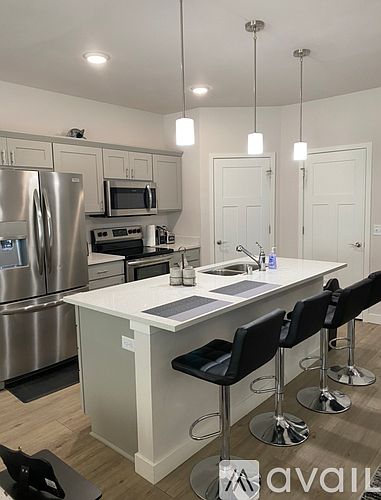 1st image of 1501 N Windsor Ave #205