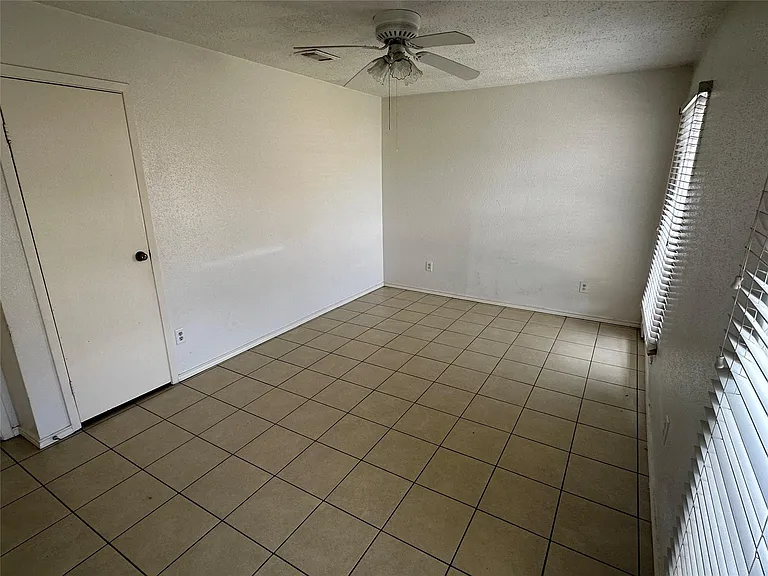6939 Greenyard Dr — Photo 9