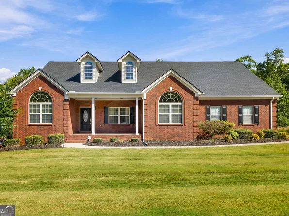 226 Hummingbird Ct, Hampton, GA 30228