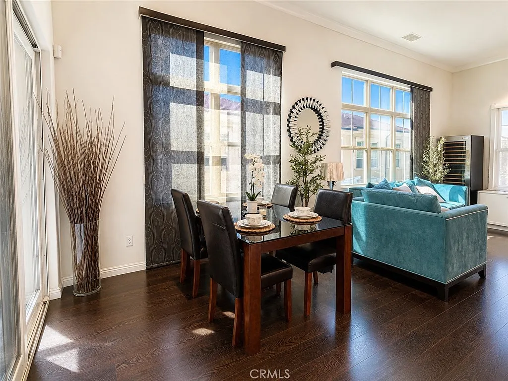 2 bed, 1290 sqft, $4,200 — Photo 3