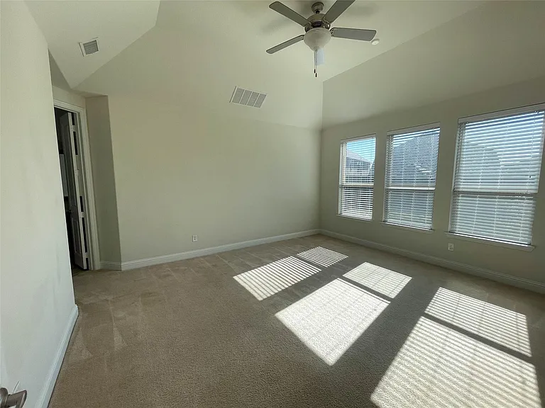 723 Callaway Dr — Photo 10