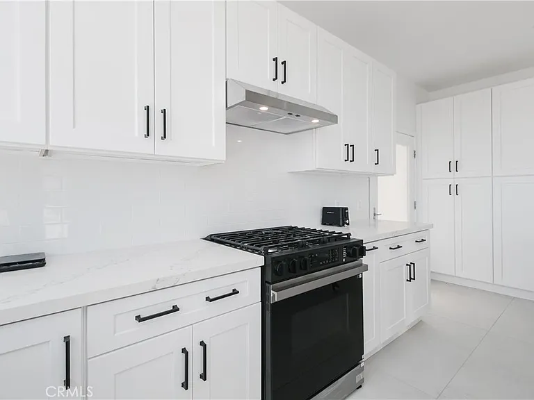 5084 Campo Rd — Photo 28