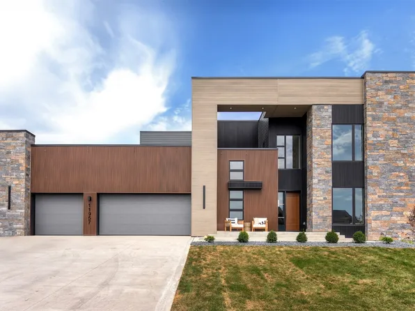 11957 Meadow Springs Dr, Johnston, IA 50131