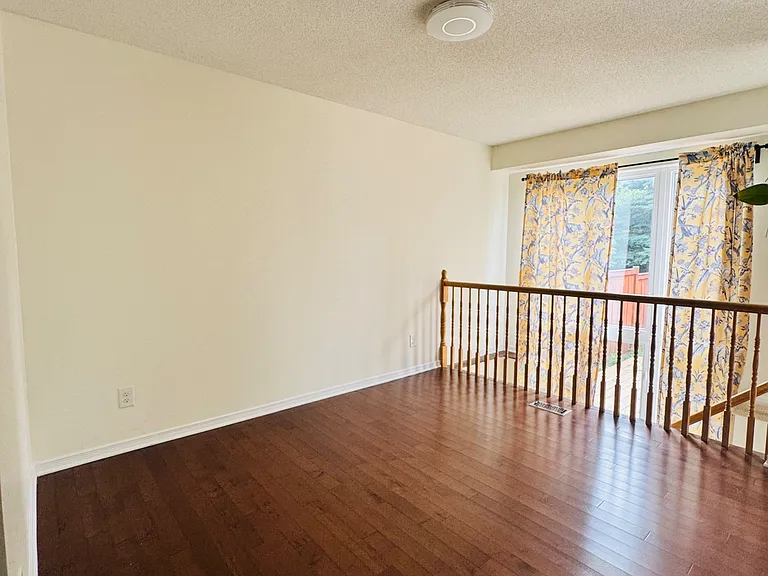 1069 Marconi Ave — Photo 9