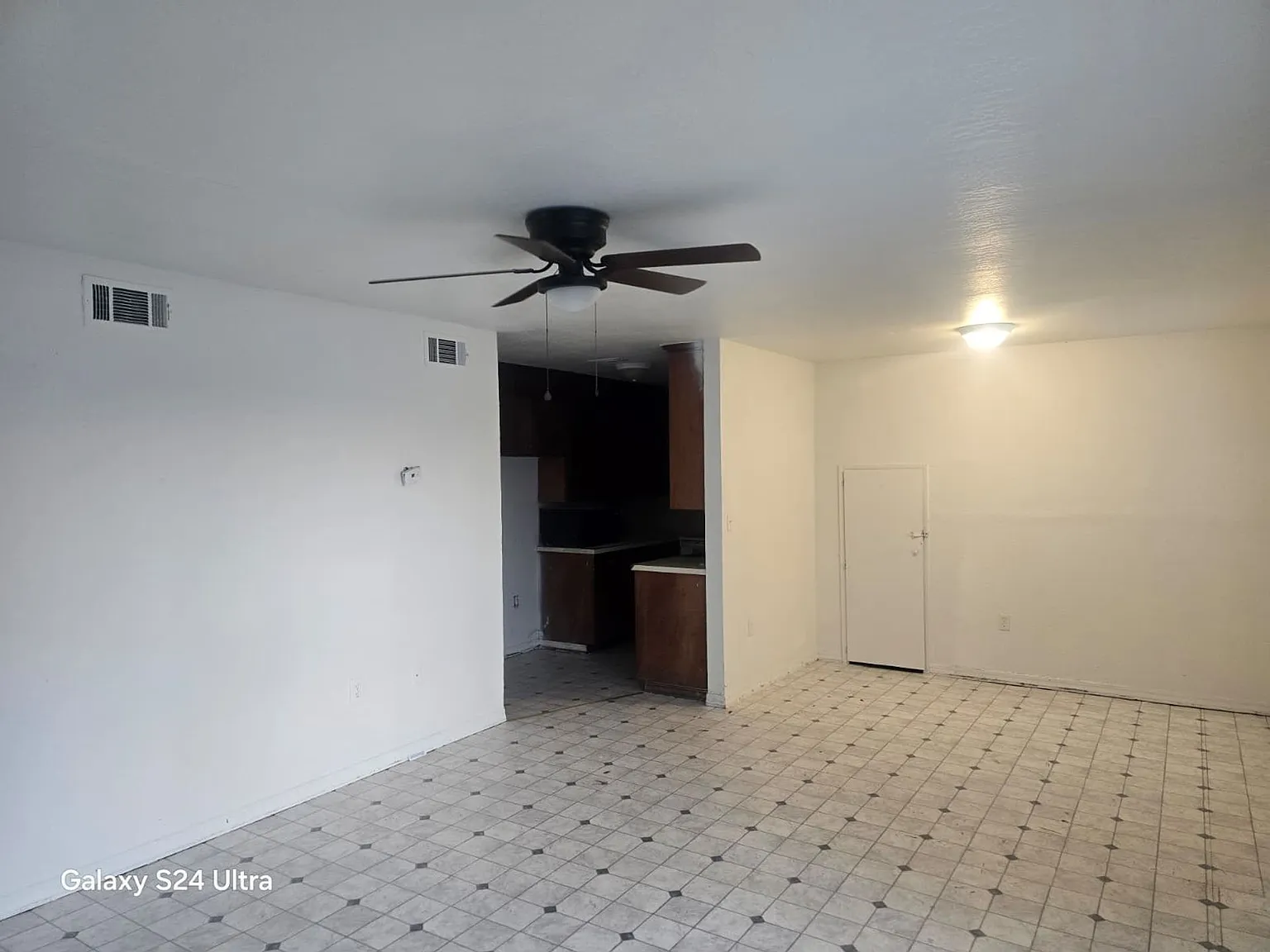 Cantebury Apartments — Photo 2
