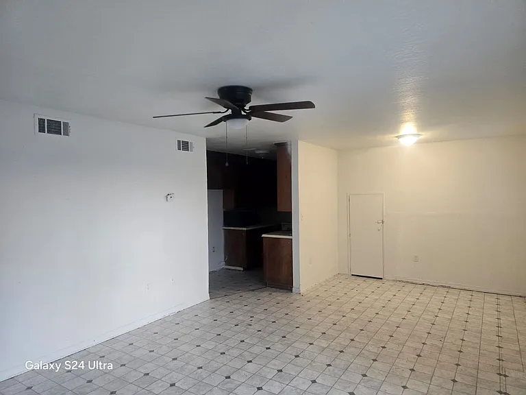 213 N 39th Ave — Photo 2