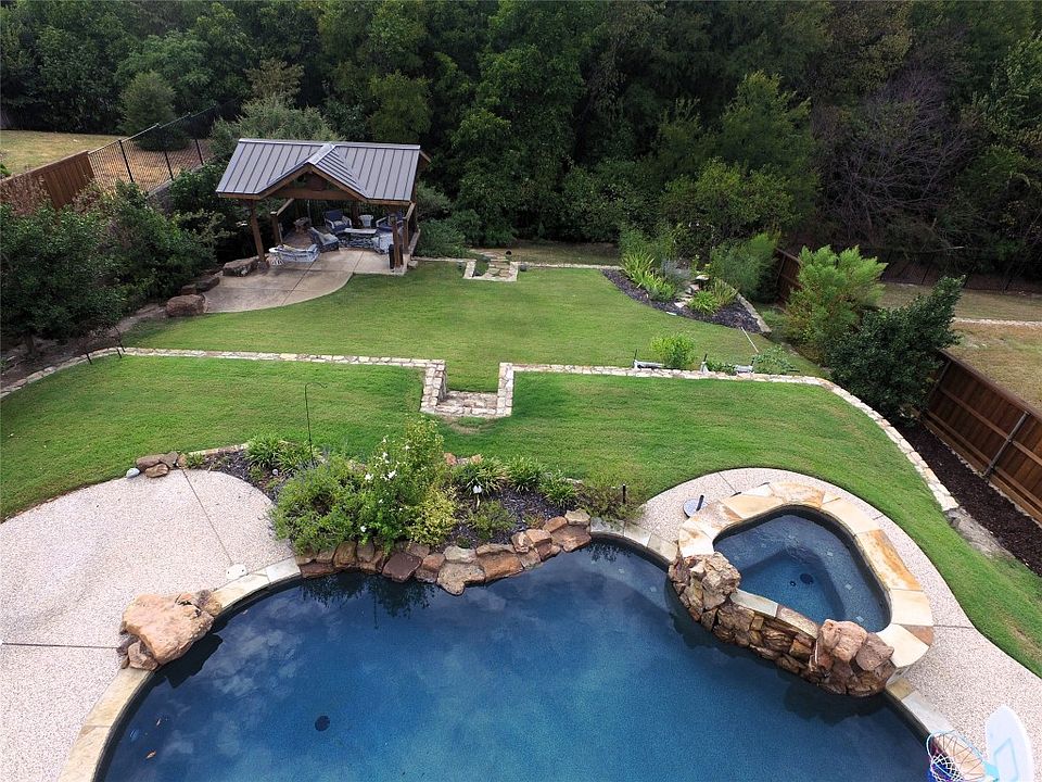 1st image of 517 Castlewood Dr