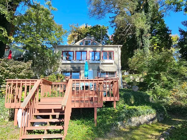 3750 Lancaster Dr, Pinckney, MI 48169