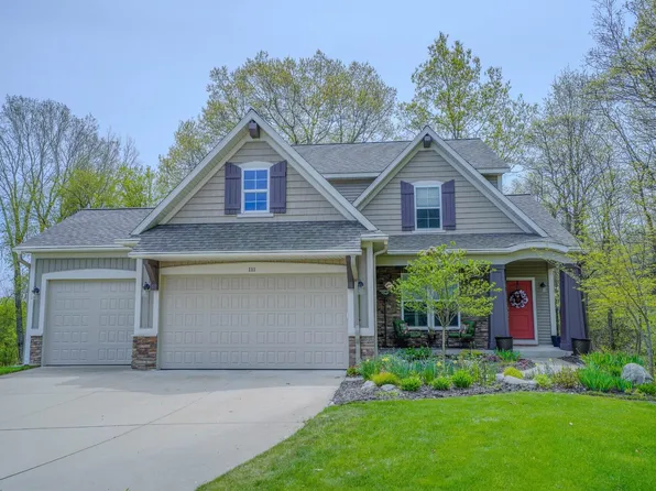 111 Muirfield Ct NE, Rockford, MI 49341